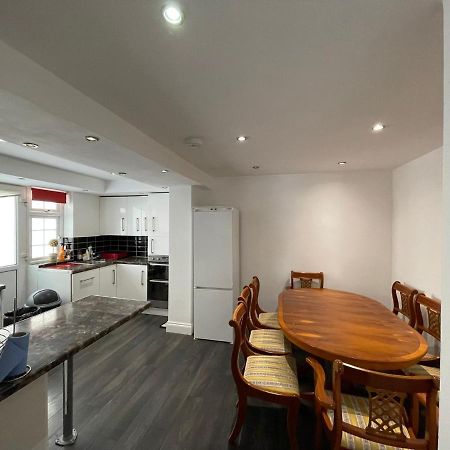 4 Bedroom House 10 Mins Walk To The Beach And Less Than A Mile From Bournemouth Main Station Екстер'єр фото