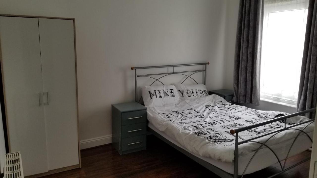 4 Bedroom House 10 Mins Walk To The Beach And Less Than A Mile From Bournemouth Main Station Екстер'єр фото