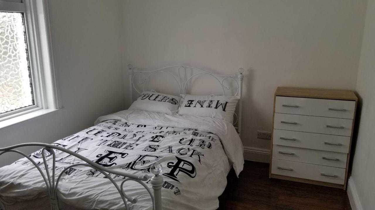 4 Bedroom House 10 Mins Walk To The Beach And Less Than A Mile From Bournemouth Main Station Екстер'єр фото