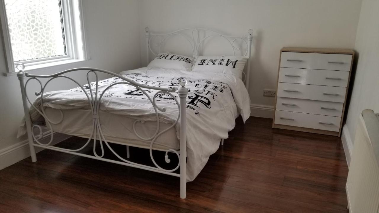 4 Bedroom House 10 Mins Walk To The Beach And Less Than A Mile From Bournemouth Main Station Екстер'єр фото