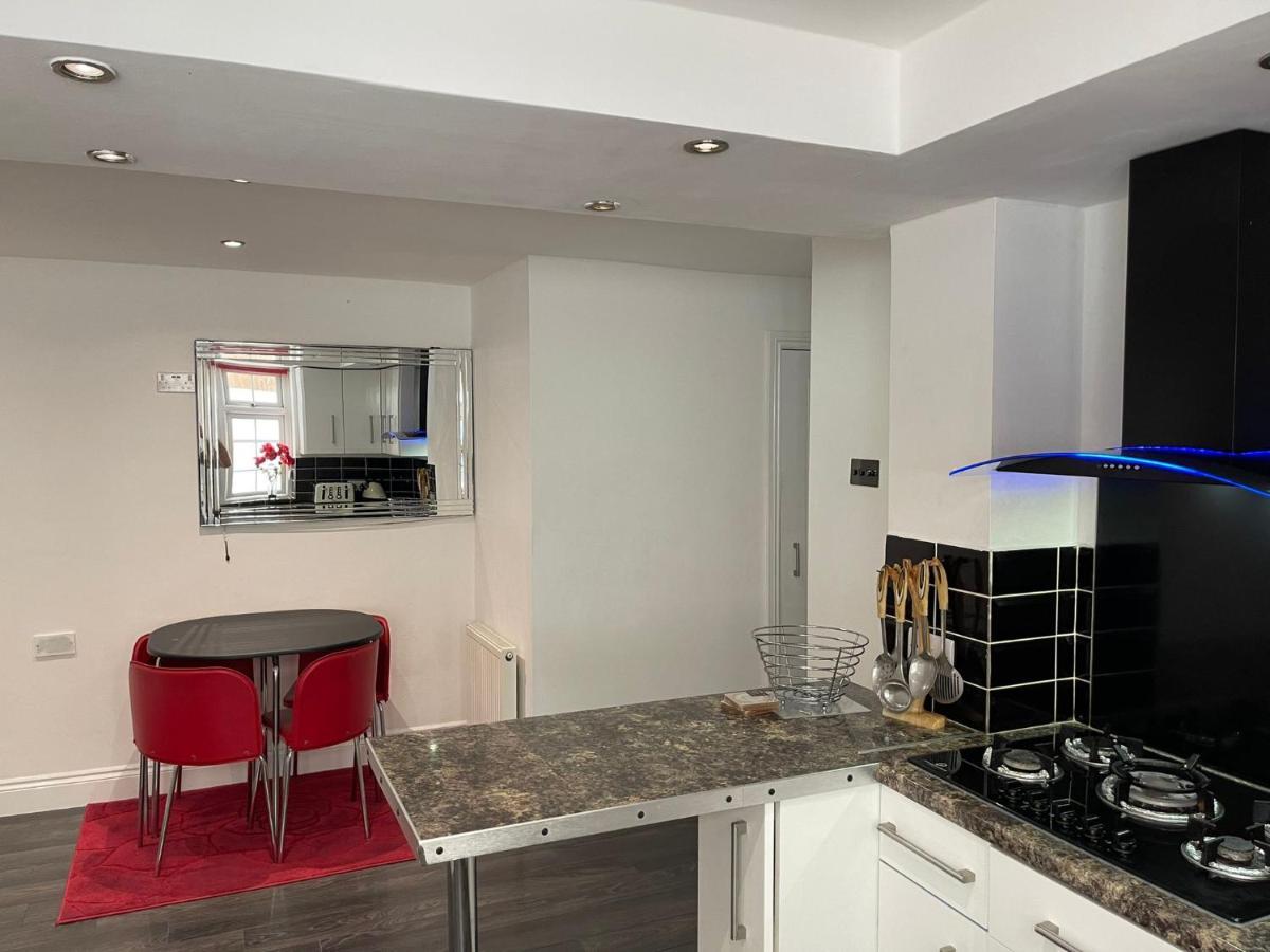 4 Bedroom House 10 Mins Walk To The Beach And Less Than A Mile From Bournemouth Main Station Екстер'єр фото