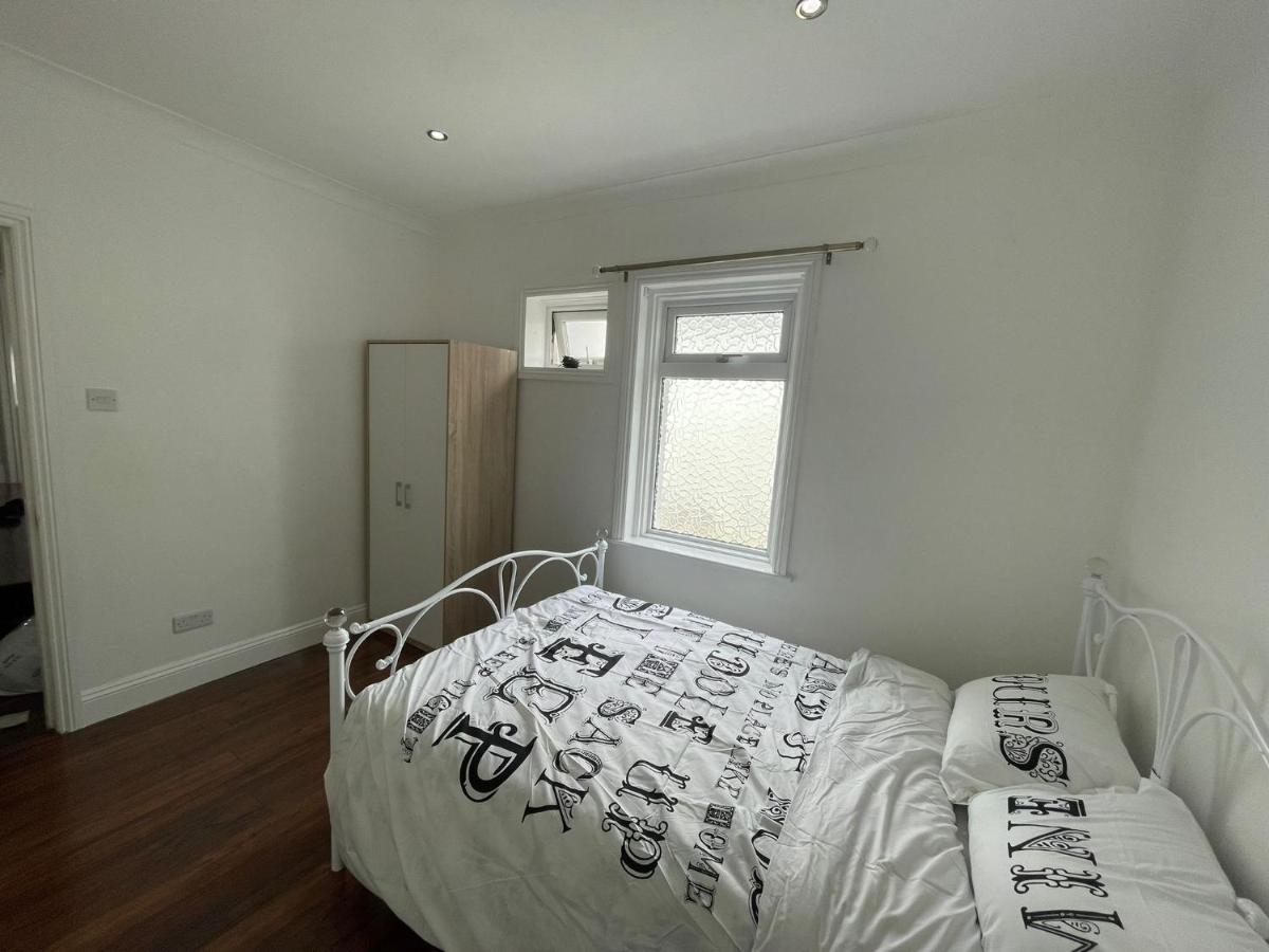 4 Bedroom House 10 Mins Walk To The Beach And Less Than A Mile From Bournemouth Main Station Екстер'єр фото