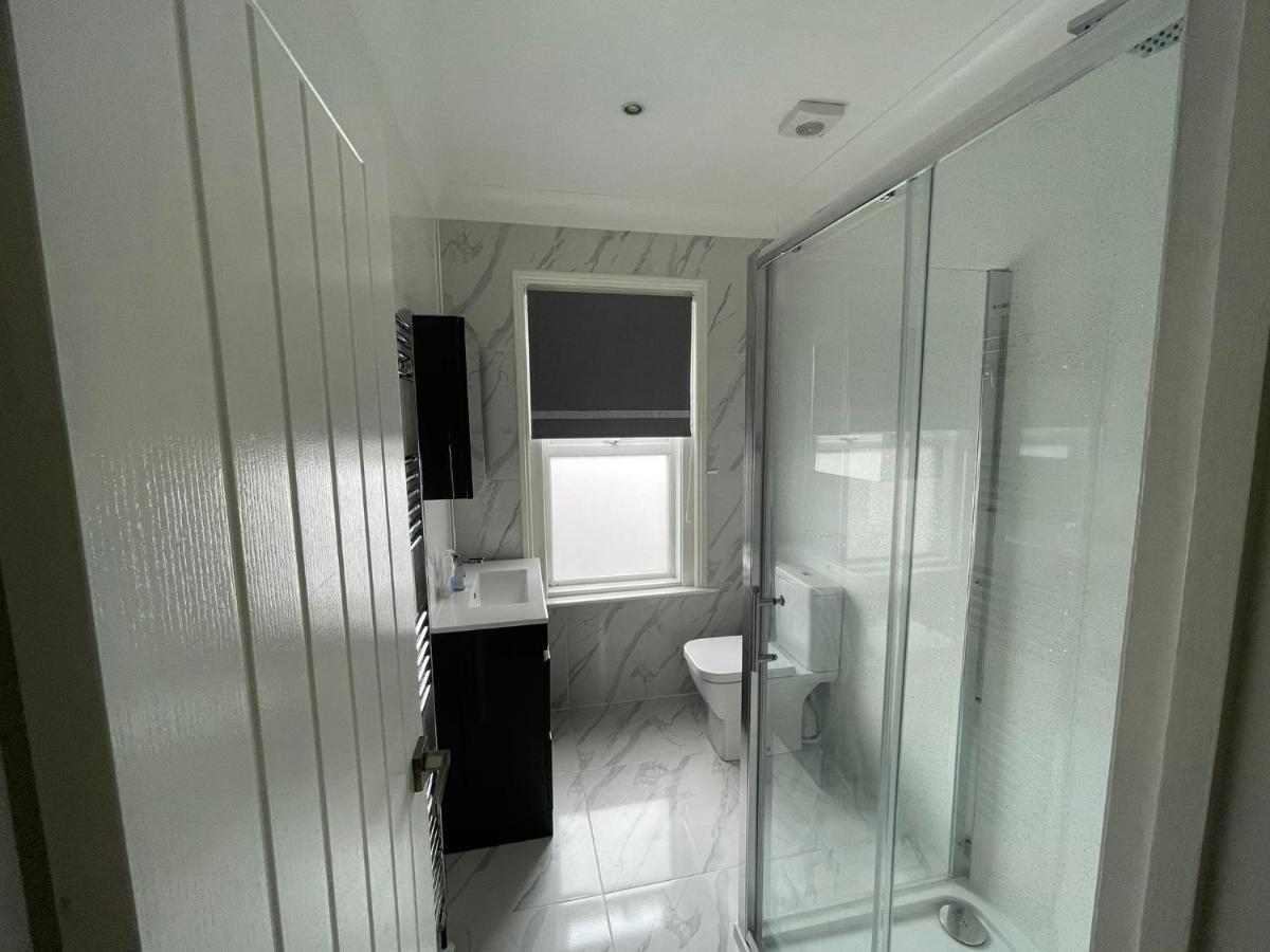 4 Bedroom House 10 Mins Walk To The Beach And Less Than A Mile From Bournemouth Main Station Екстер'єр фото