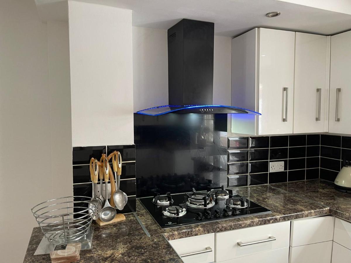 4 Bedroom House 10 Mins Walk To The Beach And Less Than A Mile From Bournemouth Main Station Екстер'єр фото