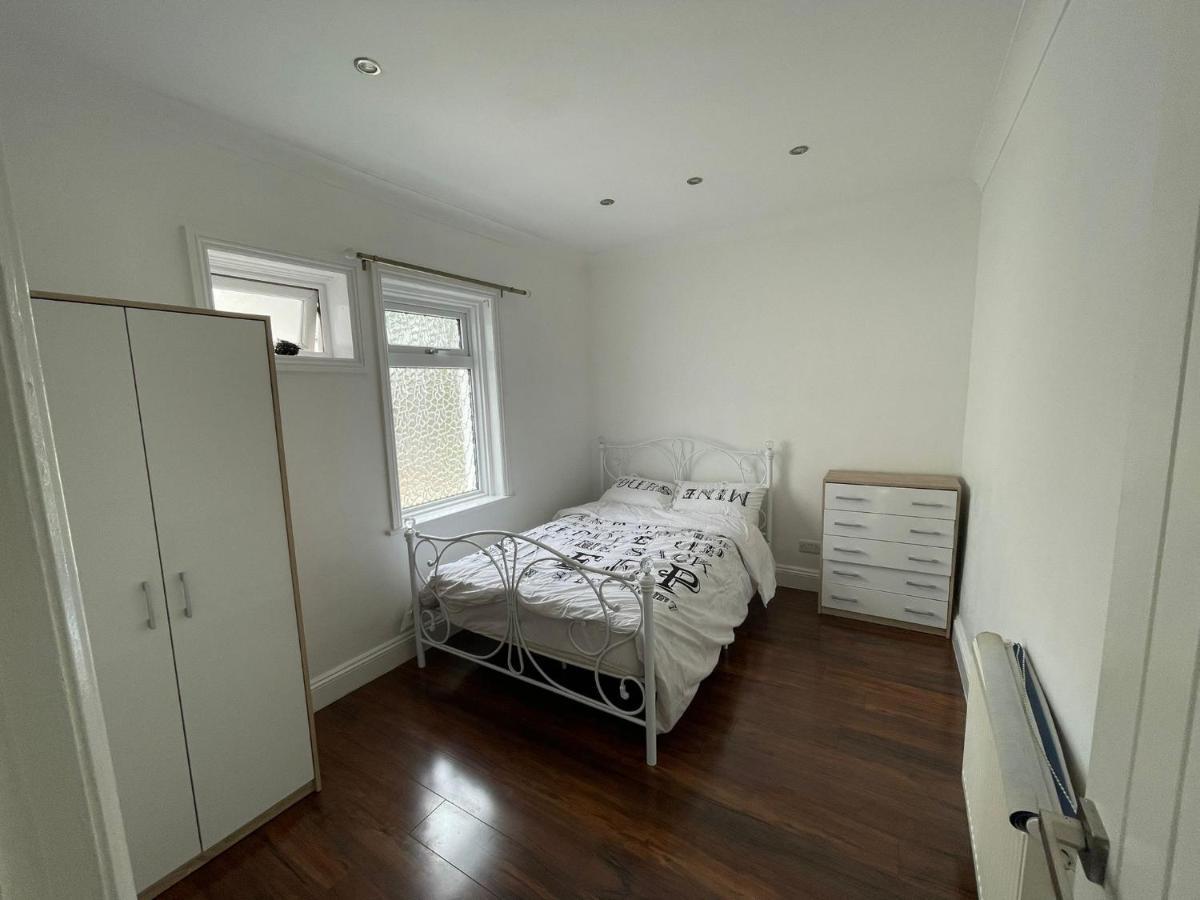 4 Bedroom House 10 Mins Walk To The Beach And Less Than A Mile From Bournemouth Main Station Екстер'єр фото
