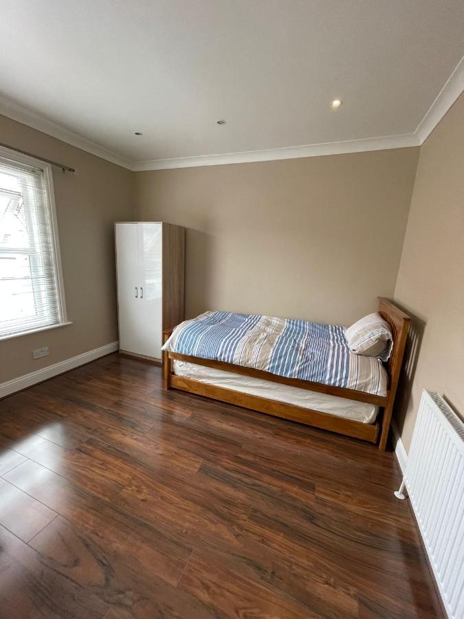 4 Bedroom House 10 Mins Walk To The Beach And Less Than A Mile From Bournemouth Main Station Екстер'єр фото