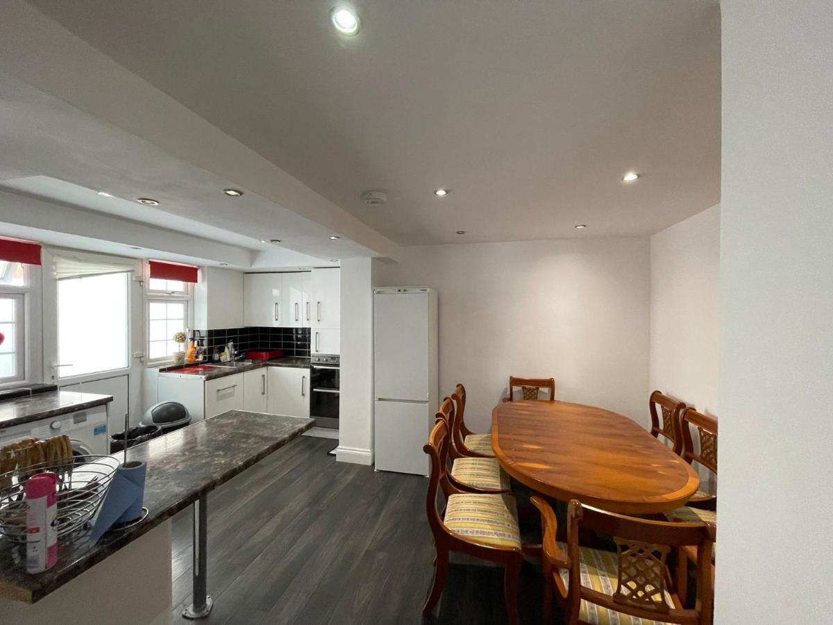 4 Bedroom House 10 Mins Walk To The Beach And Less Than A Mile From Bournemouth Main Station Екстер'єр фото