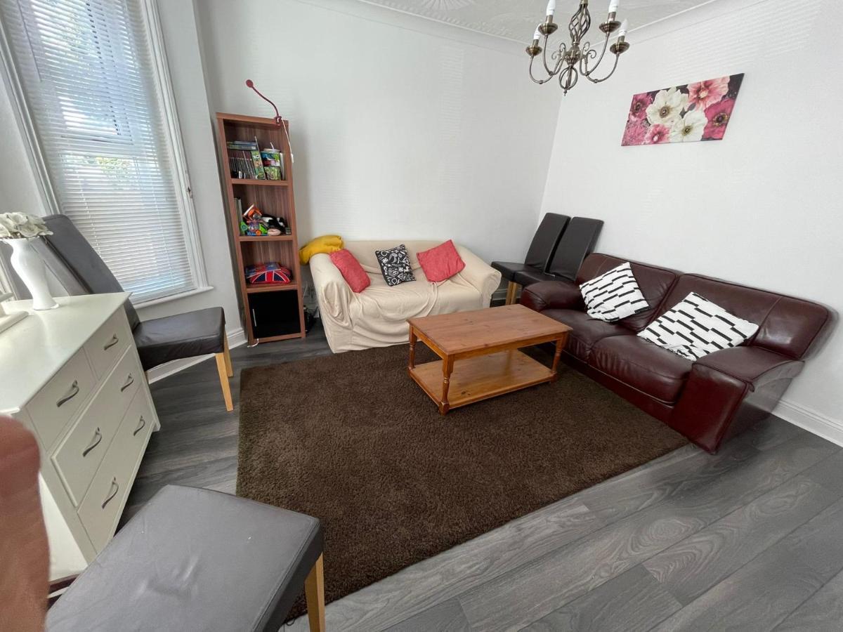 4 Bedroom House 10 Mins Walk To The Beach And Less Than A Mile From Bournemouth Main Station Екстер'єр фото