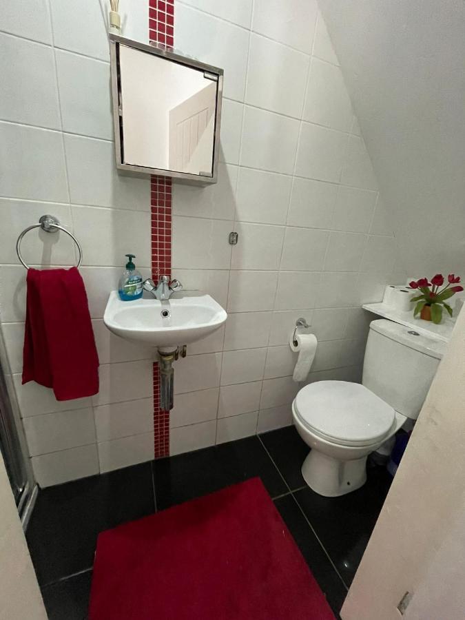 4 Bedroom House 10 Mins Walk To The Beach And Less Than A Mile From Bournemouth Main Station Екстер'єр фото