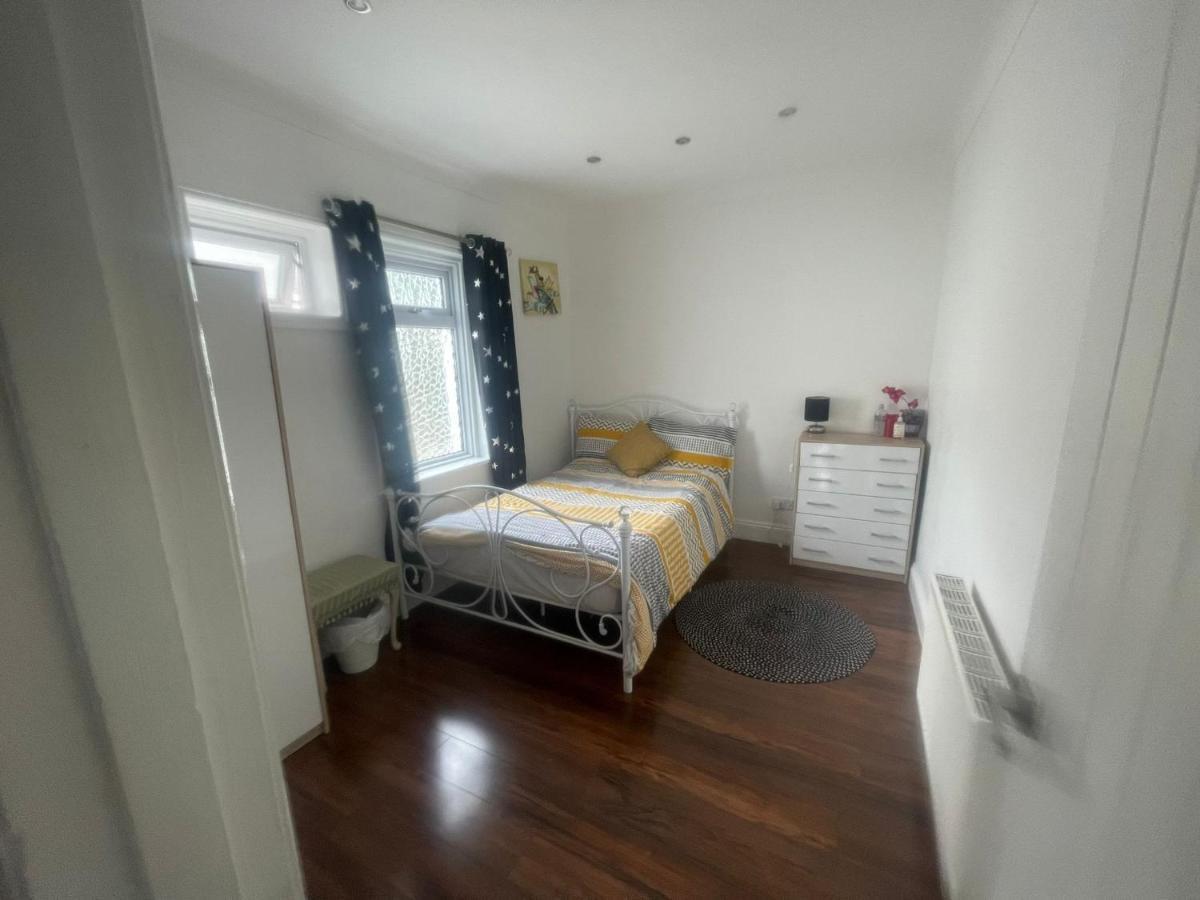 4 Bedroom House 10 Mins Walk To The Beach And Less Than A Mile From Bournemouth Main Station Екстер'єр фото