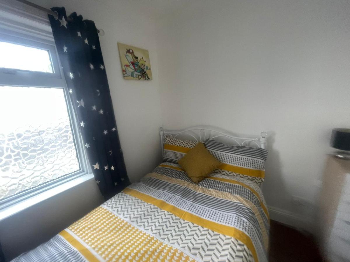 4 Bedroom House 10 Mins Walk To The Beach And Less Than A Mile From Bournemouth Main Station Екстер'єр фото