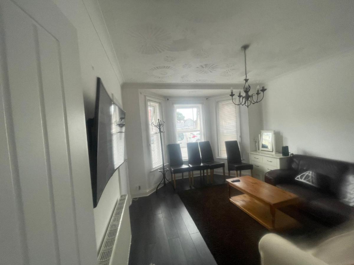 4 Bedroom House 10 Mins Walk To The Beach And Less Than A Mile From Bournemouth Main Station Екстер'єр фото